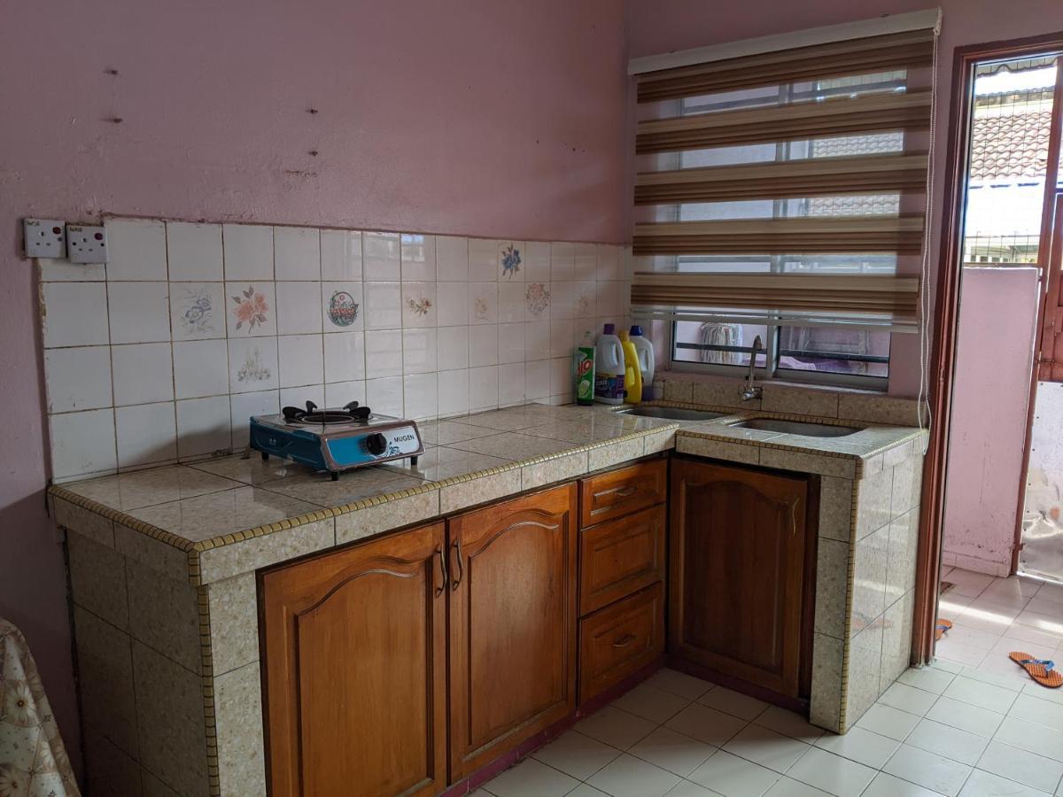 Aryani Homestay Kampong Kelemak Номер фото